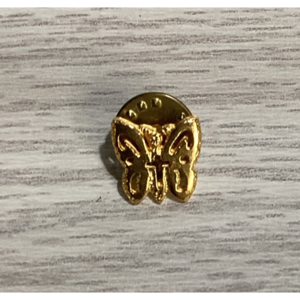 Goldtone Pin Butterfly w/ Cross In‎ Center Vintage